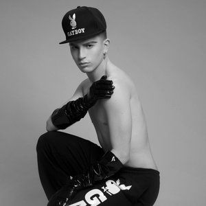 AW19 Moschino GAYBOY COTTON BLACK HAT ADJUSTABLE PLAYBOY BASEBALL CAP